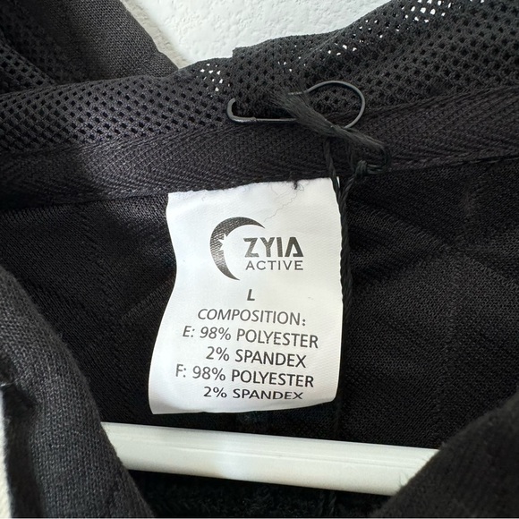 NWT ZYIA Black Quilted Triad Hoodie Size Large Athleisure Fall Autumn Comfort - Picture 12 of 14